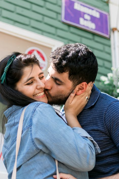 Casal se beijando